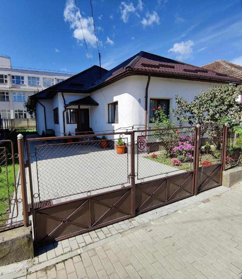 Casa Marina Guest House Calimanesti Exterior photo